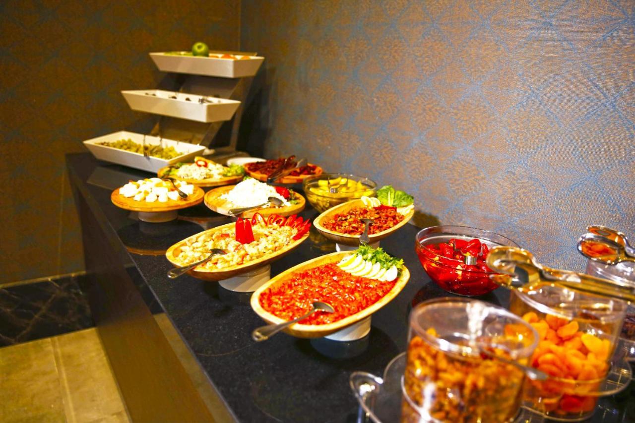 The Green Park 加济安泰普 外观 照片 A selection of meze