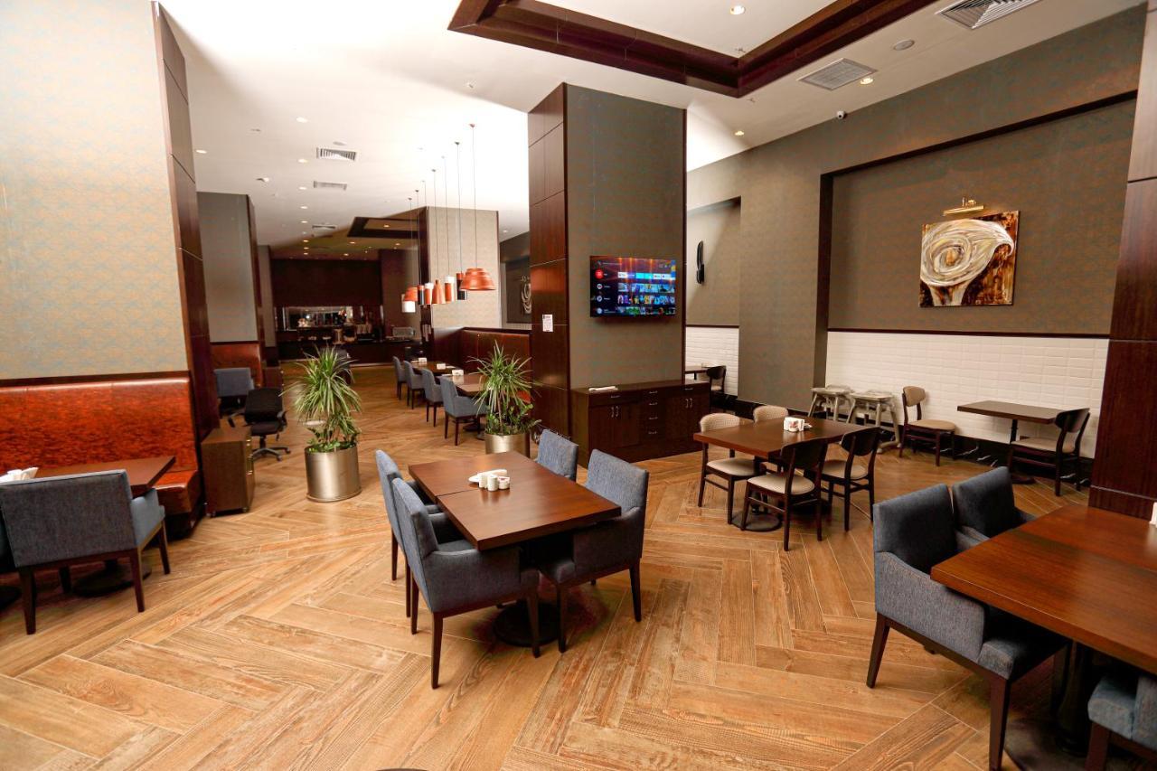 The Green Park 加济安泰普 外观 照片 The lounge at the airport