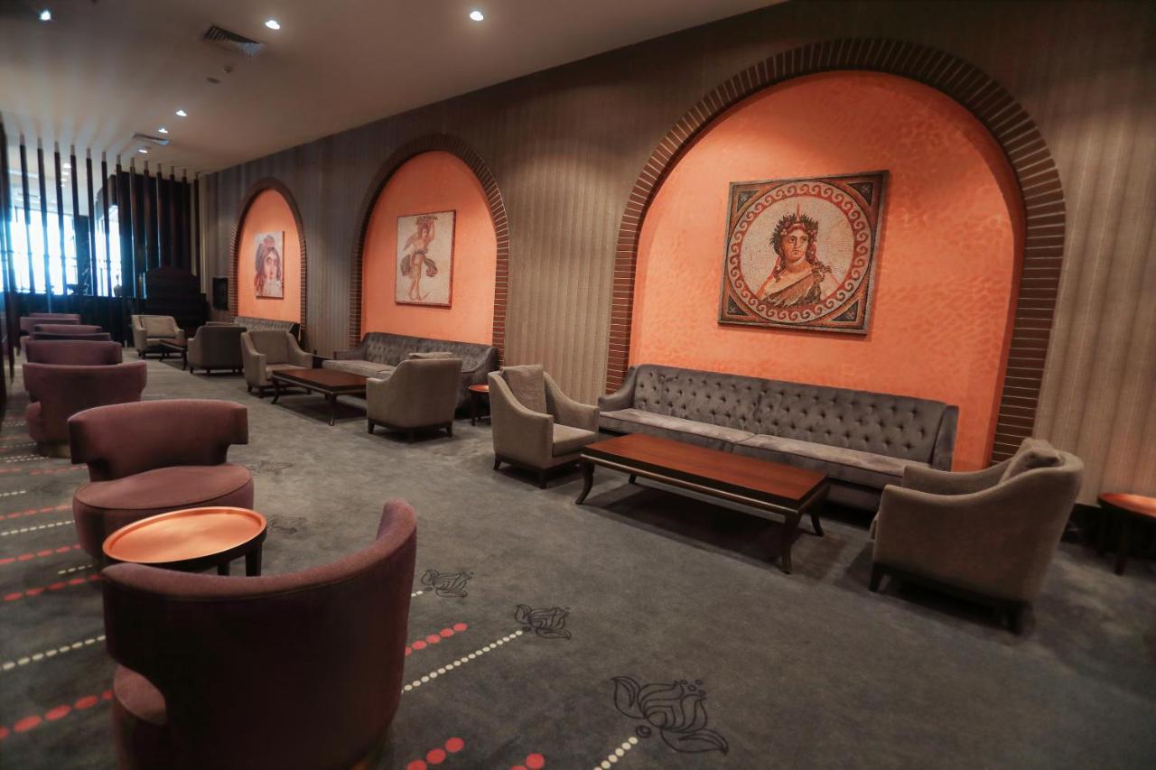 The Green Park 加济安泰普 外观 照片 The lounge at the station