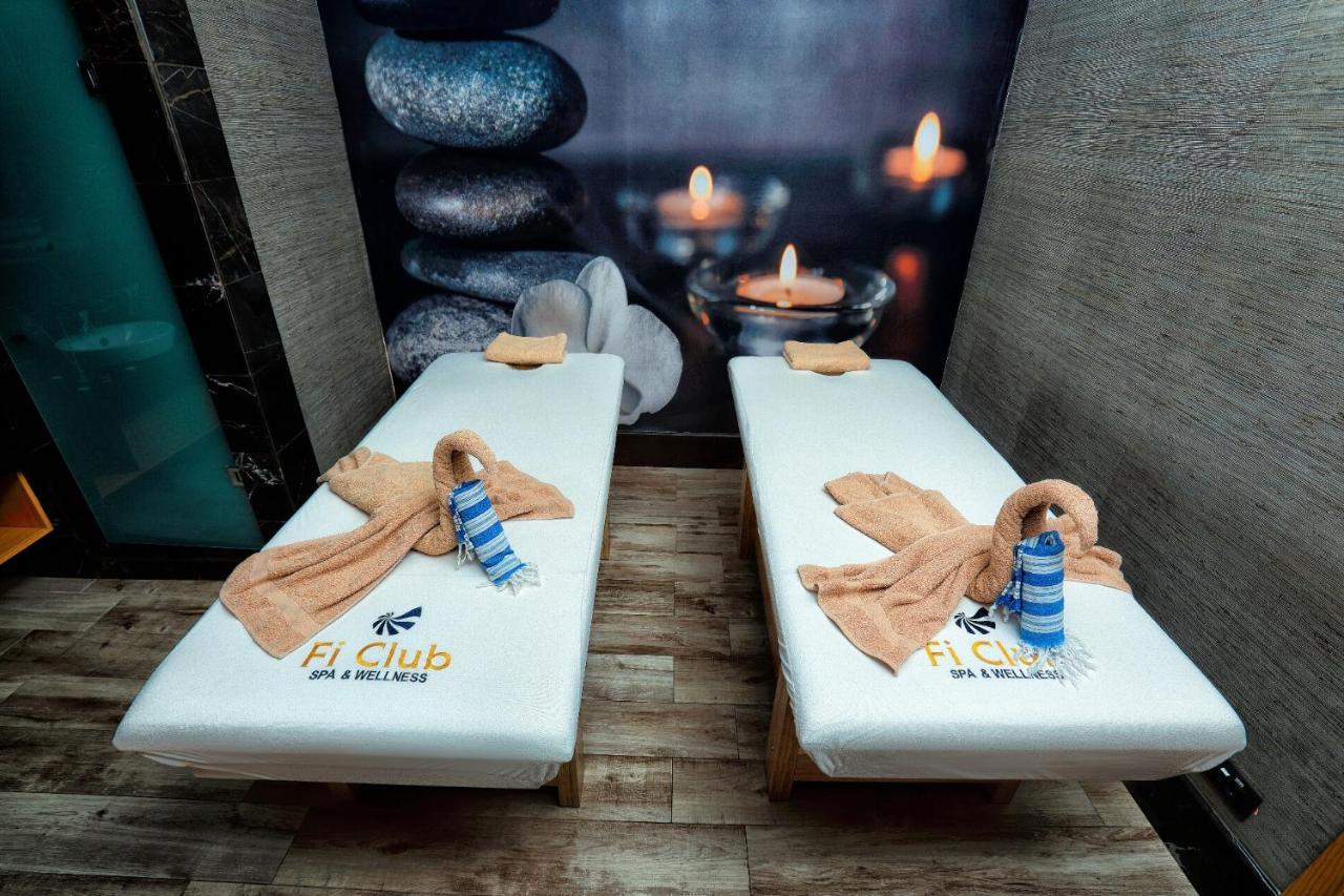 The Green Park 加济安泰普 外观 照片 Massage beds at a spa