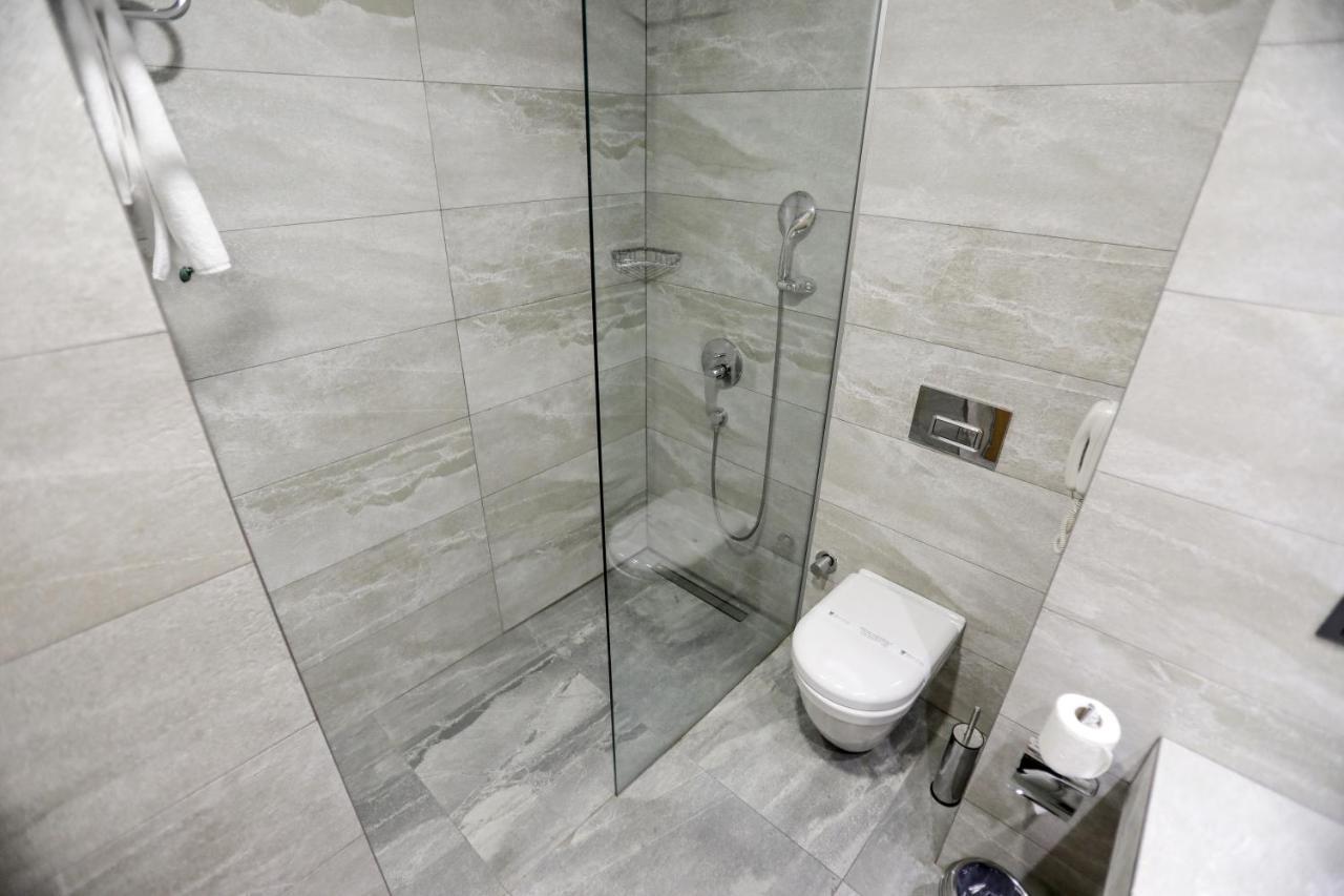 The Green Park 加济安泰普 外观 照片 A shower cubicle