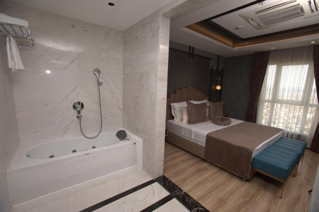 The Green Park 加济安泰普 外观 照片 A bathroom in a hotel room
